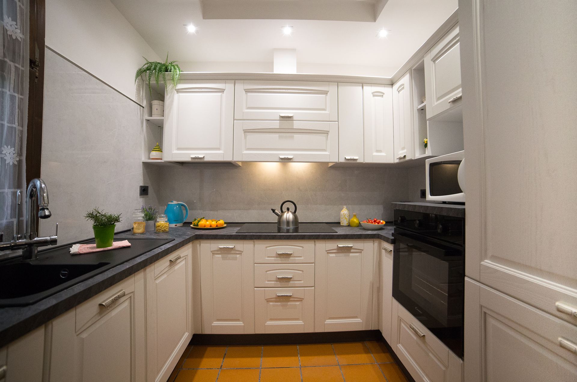 Cucina Villa dei Sogni — moderna e attrezzata